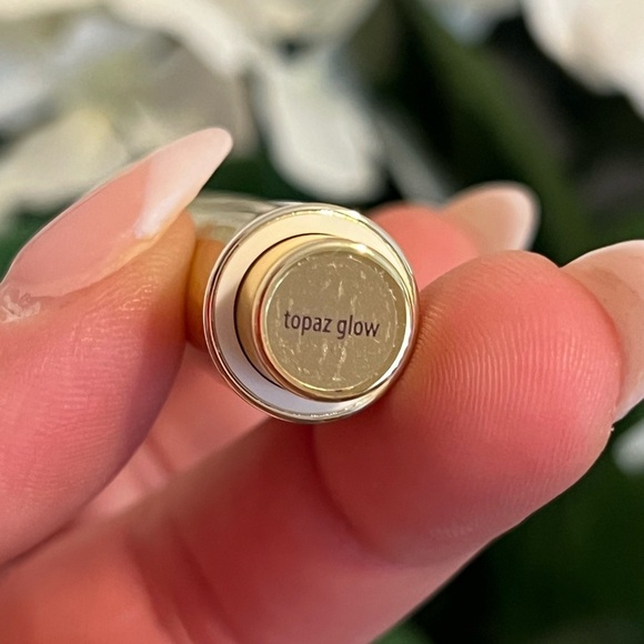 TARTE • MARACUJA JUICY GLOW HIGHLIGHTER • TOPAZ GLOW BRIGHTENER - Picture 5 of 7